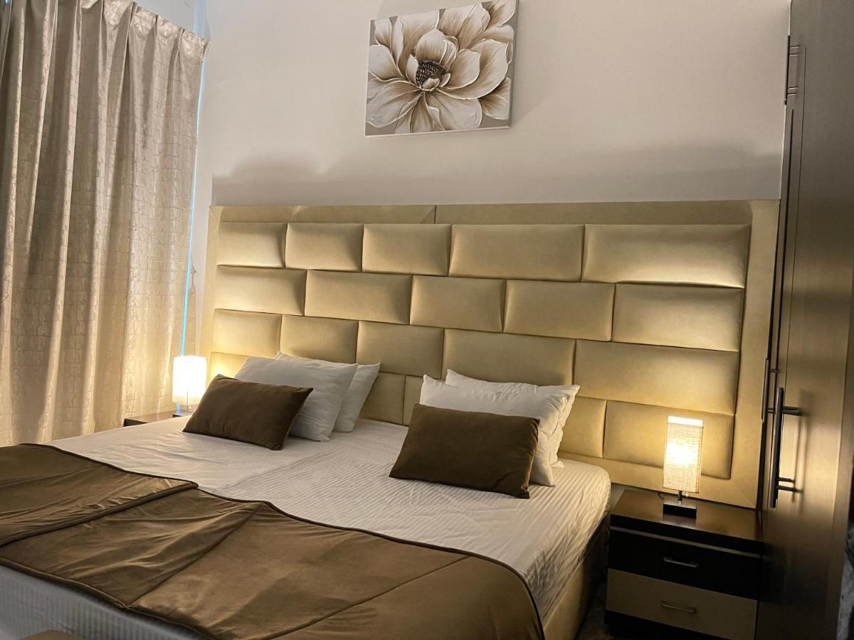 Private Gorgeous Room With Marina View With Shared Kitchen In Shared Apartment Dubai Exteriör bild