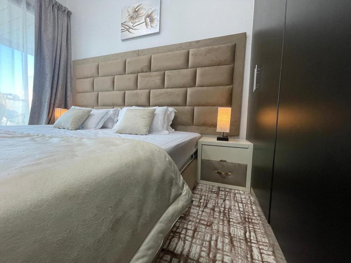 Private Gorgeous Room With Marina View With Shared Kitchen In Shared Apartment Dubai Exteriör bild