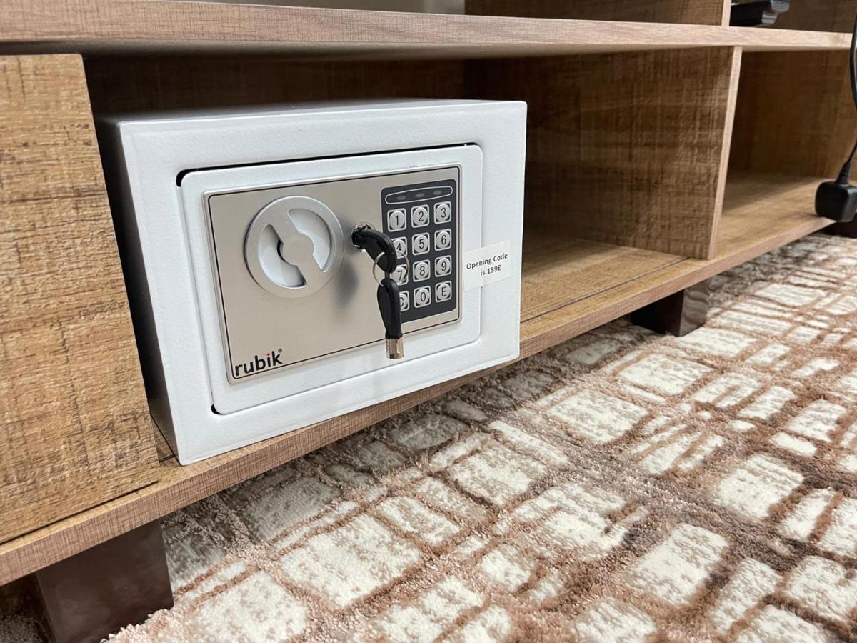 Private Gorgeous Room With Marina View With Shared Kitchen In Shared Apartment Dubai Exteriör bild
