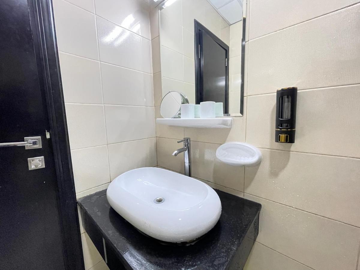 Private Gorgeous Room With Marina View With Shared Kitchen In Shared Apartment Dubai Exteriör bild